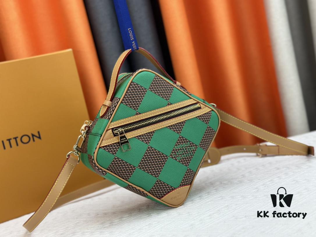 6930854b6e68136f4d9a8253 M40562 LV Square Bag Louis Vuitton 2024 Men's Spring-Summer Collection Campaign