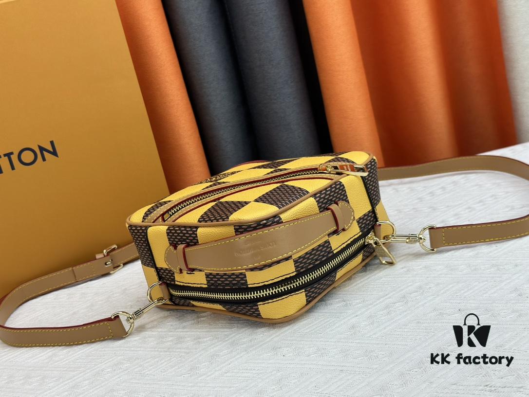 6930854c6e68136f4d9a8257 M40562 Lv Square Bag Louis Vuitton 2024 Men's Spring-Summer Collection Campaign