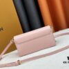 Authentic Quality [Rose] Model No. 50397/24566/24548/24550/24549 This Twist West handbag features an elongated silhouette, reinterpreting the classic design with a contemporary coolness for the new season. Dyed in modern hues, the Epi leather highlights the bag’s sophisticated character, while the iconic LV Twist lock emphasizes brand identity. Equipped with a detachable strap and chain, it offers versatile ways to carry daily essentials.