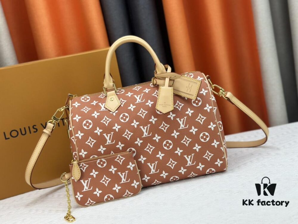 693086bf6e68136f4d9a85c8 New LV 2024 Spring/Summer Non-Dong Design Speedy Safety Lock, Polished Heavy Carving, Hardware Luggage Tag, Key Fob with Dove Engraving, Italian Imported Color-Changing Calfskin Trim, Adjustable Shoulder Strap Lock