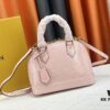 693086ec6e68136f4d9a8632 Authentic Exclusive Real Shot Background! M54395, M54785, 54786 This avant-garde and modern Tote Miroir Clutch made from smooth patent calf leather. 💁🏻 Oversized LV letter print, bold silhouette lines, unique design pairing with detachable new-style shoulder strap! Size: Large 32.0×25.0×16.0cm, Small 25×17.5×11.5cm