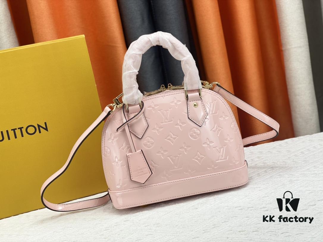 693086ec6e68136f4d9a8632 Authentic Exclusive Real Shot Background! M54395, M54785, 54786 This avant-garde and modern Tote Miroir Clutch made from smooth patent calf leather. 💁🏻 Oversized LV letter print, bold silhouette lines, unique design pairing with detachable new-style shoulder strap! Size: Large 32.0×25.0×16.0cm, Small 25×17.5×11.5cm