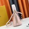 693086ed6e68136f4d9a8636 Authentic Exclusive Real Shot Background! M54395, M54785, 54786 This avant-garde and modern Tote Miroir Clutch made from smooth patent calf leather. 💁🏻 Oversized LV letter print, bold silhouette lines, unique design pairing with detachable new-style shoulder strap! Size: Large 32.0×25.0×16.0cm, Small 25×17.5×11.5cm