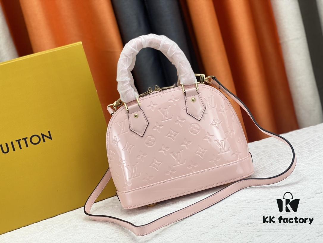 693086ed6e68136f4d9a8637 Authentic Exclusive Real Shot Background! M54395, M54785, 54786 This avant-garde and modern Tote Miroir Clutch made from smooth patent calf leather. 💁🏻 Oversized LV letter print, bold silhouette lines, unique design pairing with detachable new-style shoulder strap! Size: Large 32.0×25.0×16.0cm, Small 25×17.5×11.5cm