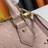 693086ee6e68136f4d9a8638 Authentic Exclusive Real Shot Background! M54395, M54785, 54786 This avant-garde and modern Tote Miroir Clutch made from smooth patent calf leather. 💁🏻 Oversized LV letter print, bold silhouette lines, unique design pairing with detachable new-style shoulder strap! Size: Large 32.0×25.0×16.0cm, Small 25×17.5×11.5cm