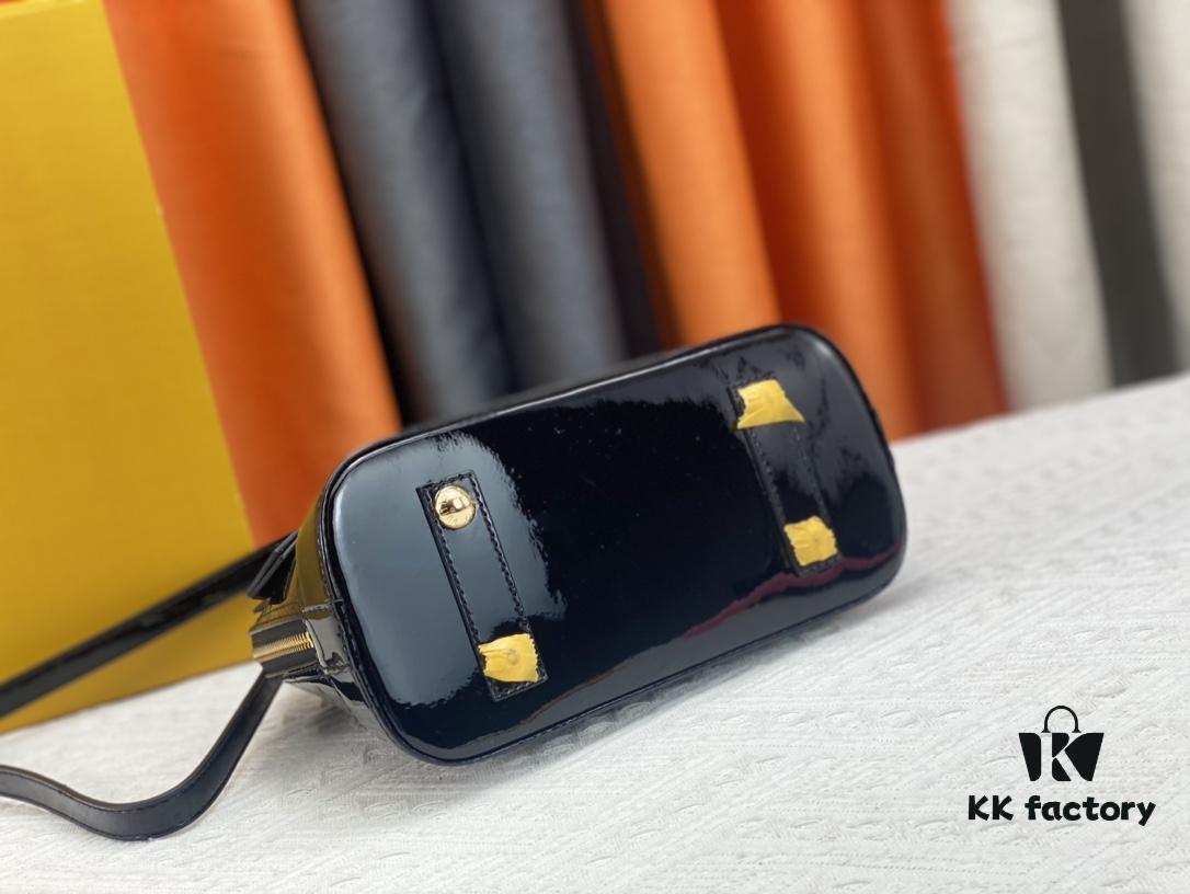 693086f16e68136f4d9a863f Authentic Exclusive Real Shot Background! M54395, M54785, 54786 This avant-garde and modern Tote Miroir Shell Bag crafted from smooth patent calf leather. Featuring an oversized LV monogram, bold silhouette lines, unique design details, and equipped with a detachable new-style shoulder strap! Size: Large 32.0×25.0×16.0cm, Small 25×17.5×11.5cm