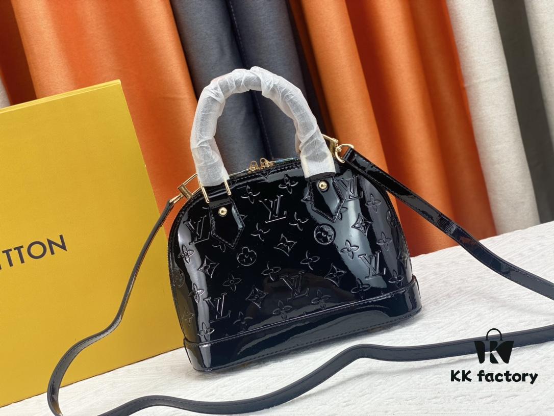 693086f16e68136f4d9a8640 Authentic Exclusive Real Shot Background! M54395, M54785, 54786 This avant-garde and modern Tote Miroir Shell Bag crafted from smooth patent calf leather. Featuring an oversized LV monogram, bold silhouette lines, unique design details, and equipped with a detachable new-style shoulder strap! Size: Large 32.0×25.0×16.0cm, Small 25×17.5×11.5cm