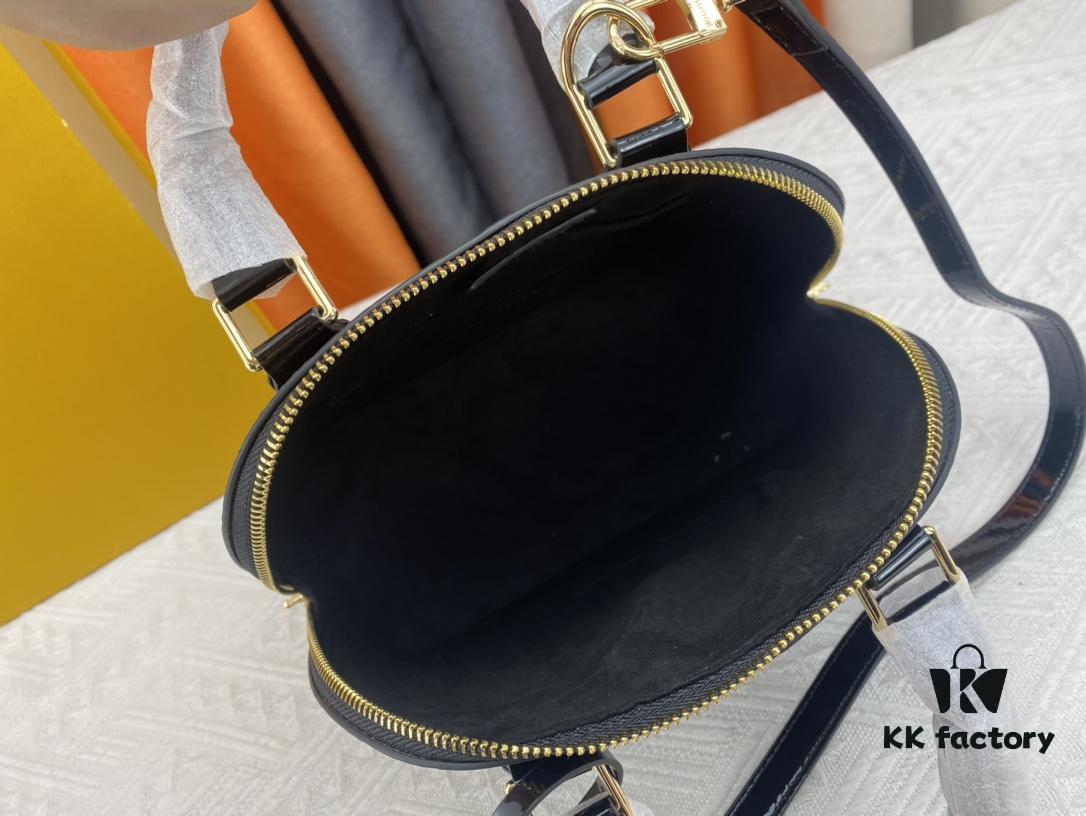 693086f36e68136f4d9a8644 Authentic Exclusive Real Shot Background! M54395, M54785, 54786 This avant-garde and modern Tote Miroir Shell Bag crafted from smooth patent calf leather. Featuring an oversized LV monogram, bold silhouette lines, unique design details, and equipped with a detachable new-style shoulder strap! Size: Large 32.0×25.0×16.0cm, Small 25×17.5×11.5cm