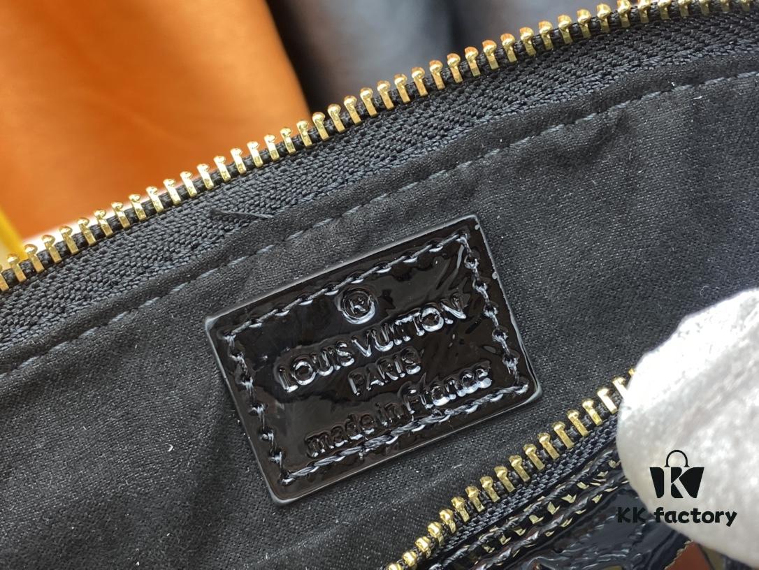 693086f36e68136f4d9a8645 Authentic Exclusive Real Shot Background! M54395, M54785, 54786 This avant-garde and modern Tote Miroir Shell Bag crafted from smooth patent calf leather. Featuring an oversized LV monogram, bold silhouette lines, unique design details, and equipped with a detachable new-style shoulder strap! Size: Large 32.0×25.0×16.0cm, Small 25×17.5×11.5cm