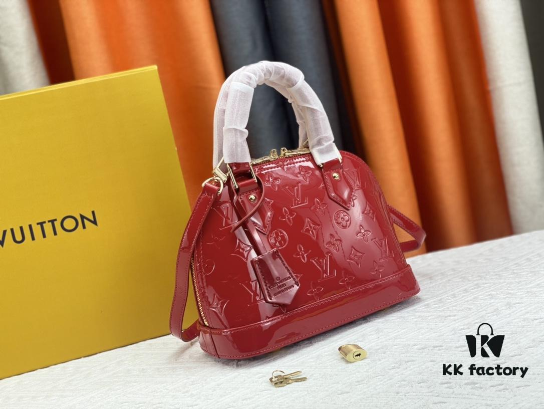 693086f46e68136f4d9a8647 Authentic Exclusive Real Photo Background! M54395, M54785, 54786 This avant-garde and modern Tote Miroir shell bag crafted from smooth patent calf leather. Featuring an oversized LV monogram, bold silhouette lines, unique design pairing, and equipped with a detachable new-style shoulder strap! Size: Large 32.0×25.0×16.0cm, Small 25×17.5×11.5cm