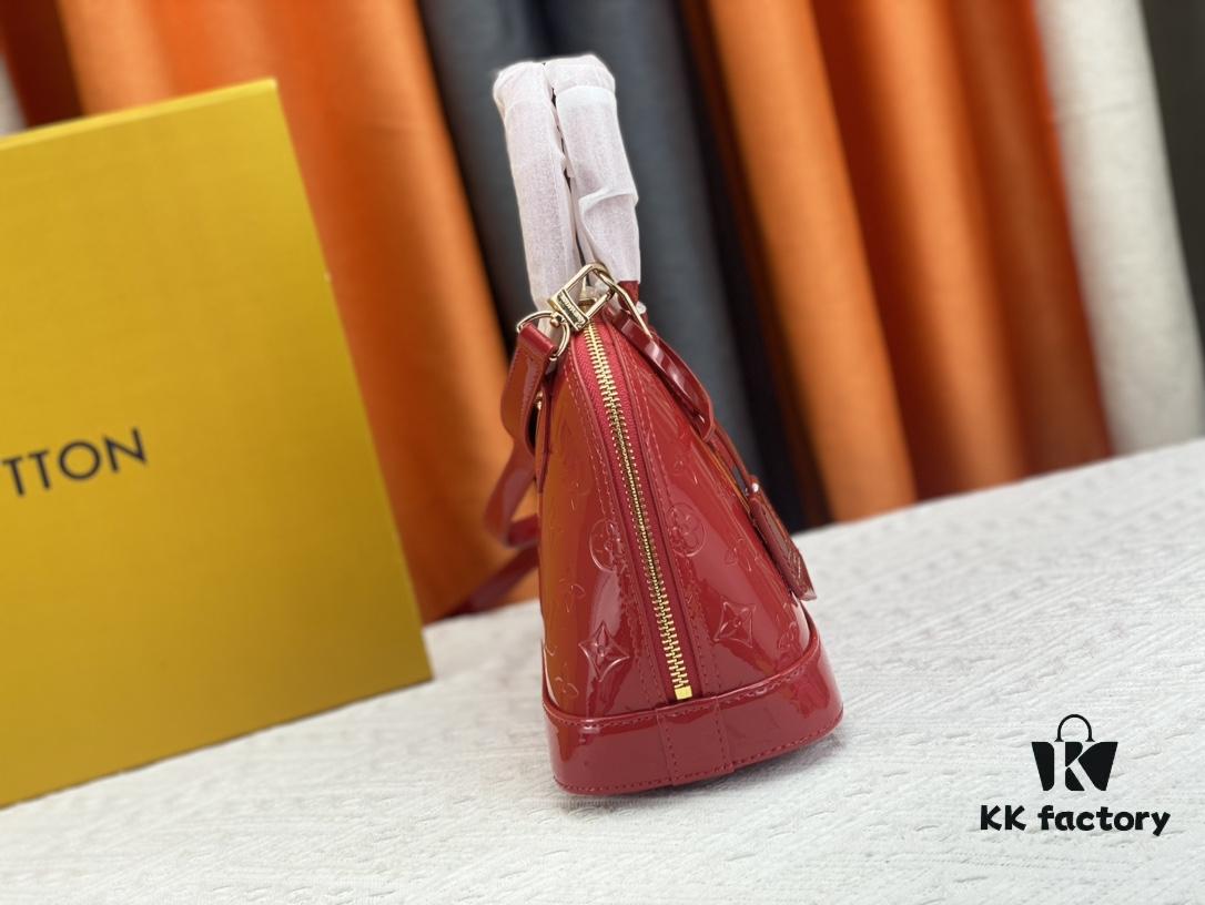 693086f56e68136f4d9a8648 Authentic Exclusive Real Photo Background! M54395, M54785, 54786 This avant-garde and modern Tote Miroir shell bag crafted from smooth patent calf leather. Featuring an oversized LV monogram, bold silhouette lines, unique design pairing, and equipped with a detachable new-style shoulder strap! Size: Large 32.0×25.0×16.0cm, Small 25×17.5×11.5cm