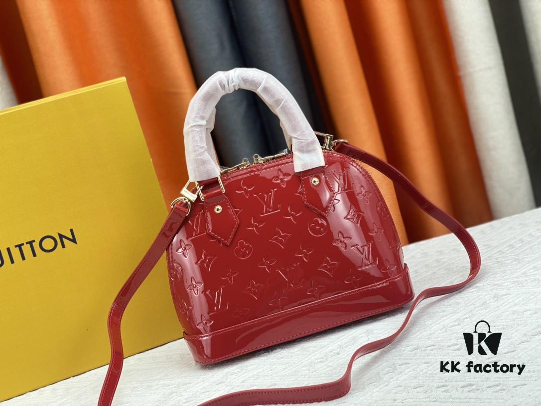 693086f56e68136f4d9a8649 Authentic Exclusive Real Photo Background! M54395, M54785, 54786 This avant-garde and modern Tote Miroir shell bag crafted from smooth patent calf leather. Featuring an oversized LV monogram, bold silhouette lines, unique design pairing, and equipped with a detachable new-style shoulder strap! Size: Large 32.0×25.0×16.0cm, Small 25×17.5×11.5cm