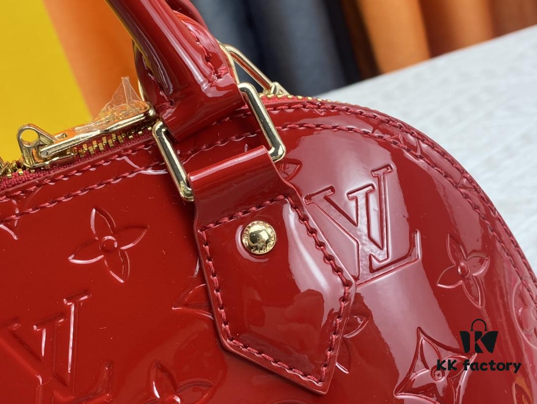 693086f66e68136f4d9a864b Authentic Exclusive Real Photo Background! M54395, M54785, 54786 This avant-garde and modern Tote Miroir shell bag crafted from smooth patent calf leather. Featuring an oversized LV monogram, bold silhouette lines, unique design pairing, and equipped with a detachable new-style shoulder strap! Size: Large 32.0×25.0×16.0cm, Small 25×17.5×11.5cm