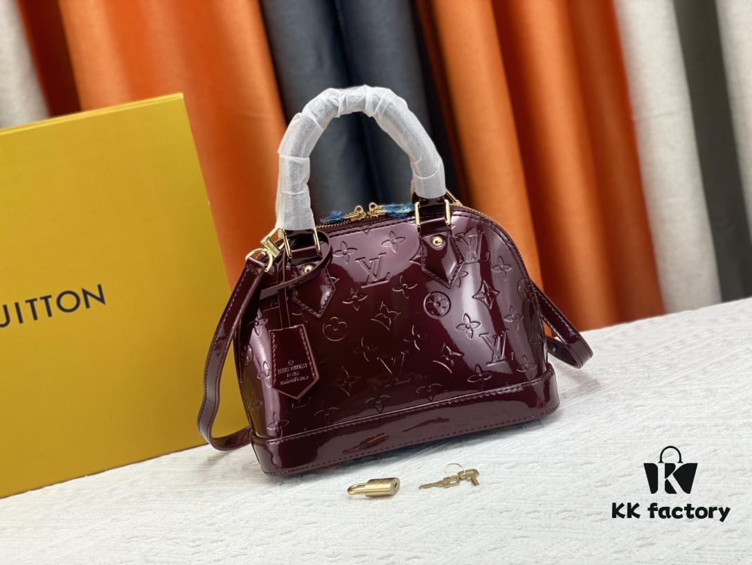 693086f76e68136f4d9a864d Authentic Exclusive Real Photo Background! M54395, M54785, 54786 This avant-garde and modern Tote Miroir Clutch made from smooth patent calf leather. 💁🏻 Featuring an oversized LV monogram, bold silhouette lines, unique design details, and equipped with a detachable new-style shoulder strap!