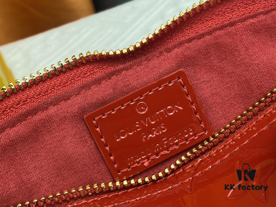 693086f76e68136f4d9a864f Authentic Exclusive Real Photo Background! M54395, M54785, 54786 This avant-garde and modern Tote Miroir shell bag crafted from smooth patent calf leather. Featuring an oversized LV monogram, bold silhouette lines, unique design pairing, and equipped with a detachable new-style shoulder strap! Size: Large 32.0×25.0×16.0cm, Small 25×17.5×11.5cm