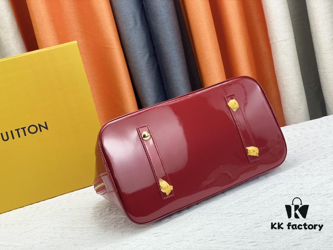 693086fe6e68136f4d9a865d Authentic Exclusive Real-Photo Background! M54395, M54785, 54786 This avant-garde and modern Tote Miroir Clutch made from smooth patent calf leather. Large LV letter print, bold silhouette lines, unique design pairing, comes with a detachable new-style shoulder strap!