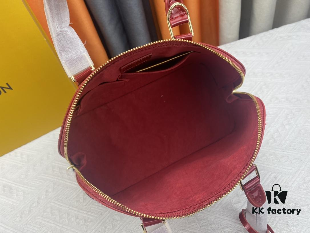 693086ff6e68136f4d9a865f Authentic Exclusive Real-Photo Background! M54395, M54785, 54786 This avant-garde and modern Tote Miroir Clutch made from smooth patent calf leather. Large LV letter print, bold silhouette lines, unique design pairing, comes with a detachable new-style shoulder strap!