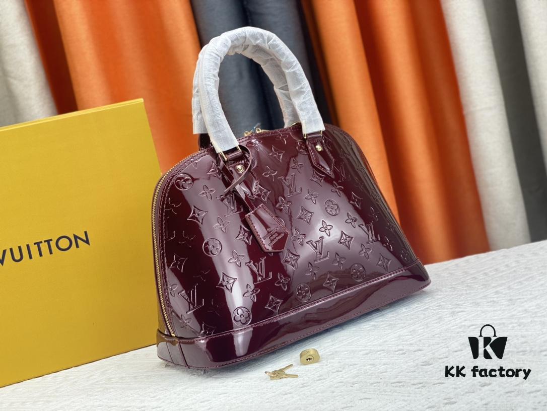 693086ff6e68136f4d9a8661 Authentic Exclusive Real Photo Background! M54395, M54785, 54786 This avant-garde and modern Tote Miroir Clutch Bag made from smooth patent calf leather. 💁🏻 Oversized LV letter print, bold silhouette lines, unique design pairing, comes with a detachable new-style shoulder strap! Size: Large 32.0×25.0×16.0cm, Small 25×17.5×11.5cm