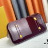 693087006e68136f4d9a8665 Authentic Exclusive Real Photo Background! M54395, M54785, 54786 This avant-garde and modern Tote Miroir Clutch Bag made from smooth patent calf leather. 💁🏻 Oversized LV letter print, bold silhouette lines, unique design pairing, comes with a detachable new-style shoulder strap! Size: Large 32.0×25.0×16.0cm, Small 25×17.5×11.5cm