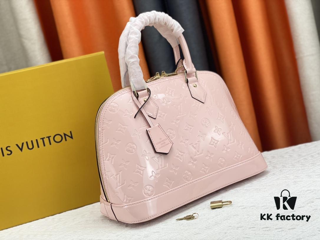 693087036e68136f4d9a866a Authentic Exclusive Photo Background! M54395, M54785, 54786 This avant-garde and modern Tote Miroir Clutch made from smooth patent calf leather. 💁🏻 Oversized LV letter print, bold silhouette lines, unique design pairing, features a detachable new-style shoulder strap!