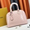 693087036e68136f4d9a866b Authentic Exclusive Photo Background! M54395, M54785, 54786 This avant-garde and modern Tote Miroir Clutch made from smooth patent calf leather. 💁🏻 Oversized LV letter print, bold silhouette lines, unique design pairing, features a detachable new-style shoulder strap!