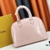 693087046e68136f4d9a866d Authentic Exclusive Photo Background! M54395, M54785, 54786 This avant-garde and modern Tote Miroir Clutch made from smooth patent calf leather. 💁🏻 Oversized LV letter print, bold silhouette lines, unique design pairing, features a detachable new-style shoulder strap!