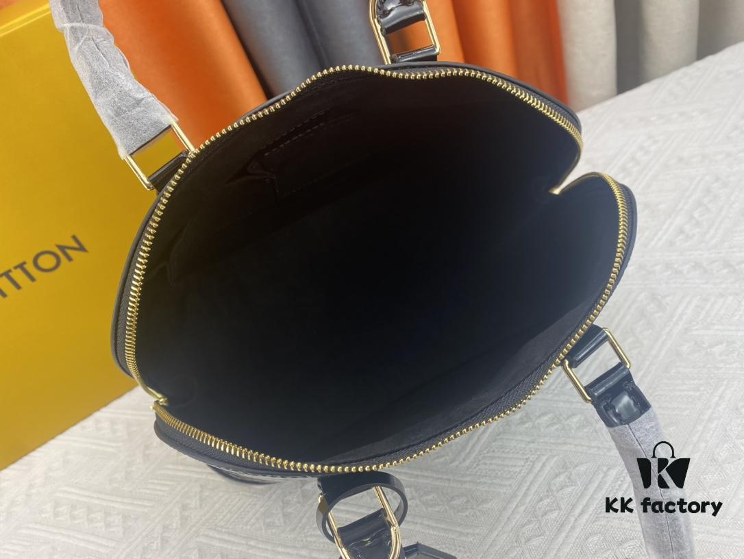 693087096e68136f4d9a867a Authentic Exclusive Real-Shot Background! M54395, M54785, 54786 This avant-garde and modern Tote Miroir Clutch made from smooth patent calf leather. Featuring an oversized LV monogram, bold silhouette lines, and a distinctive design paired with a detachable new-style shoulder strap!
