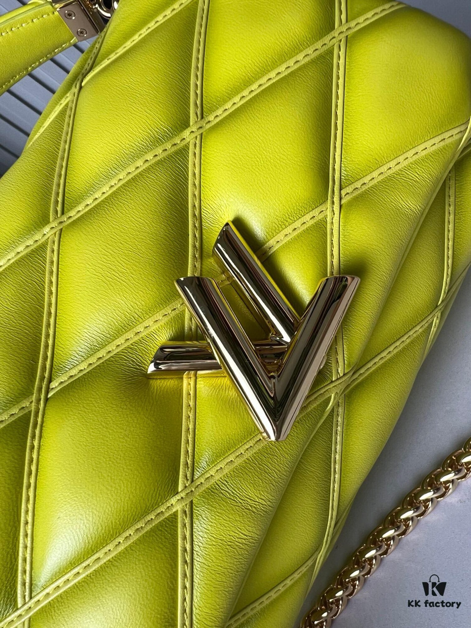 693087146e68136f4d9a868a Top Quality Original Order Exclusive Real Shot M22891 Lemon Yellow Full Leather Diamond Quilted Chain Bag Series GO-14 Teist Medium Handbag M22890