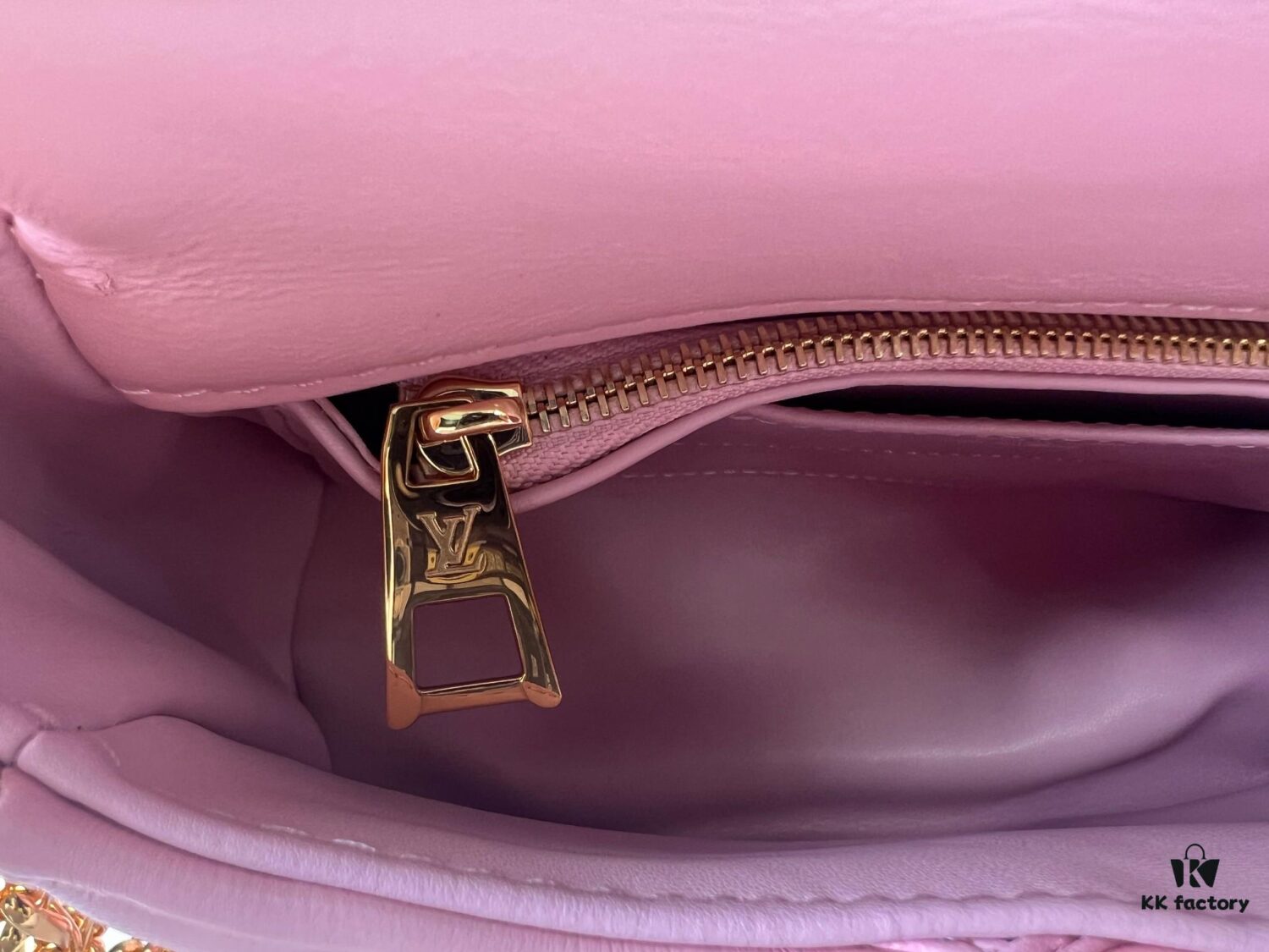 6930871f6e68136f4d9a869e Top-tier Original Order, Exclusive Real-shot M24465 M22891 Pink Full Leather Quilted Chain Bag Series GO-14 Teist Medium Handbag M22890