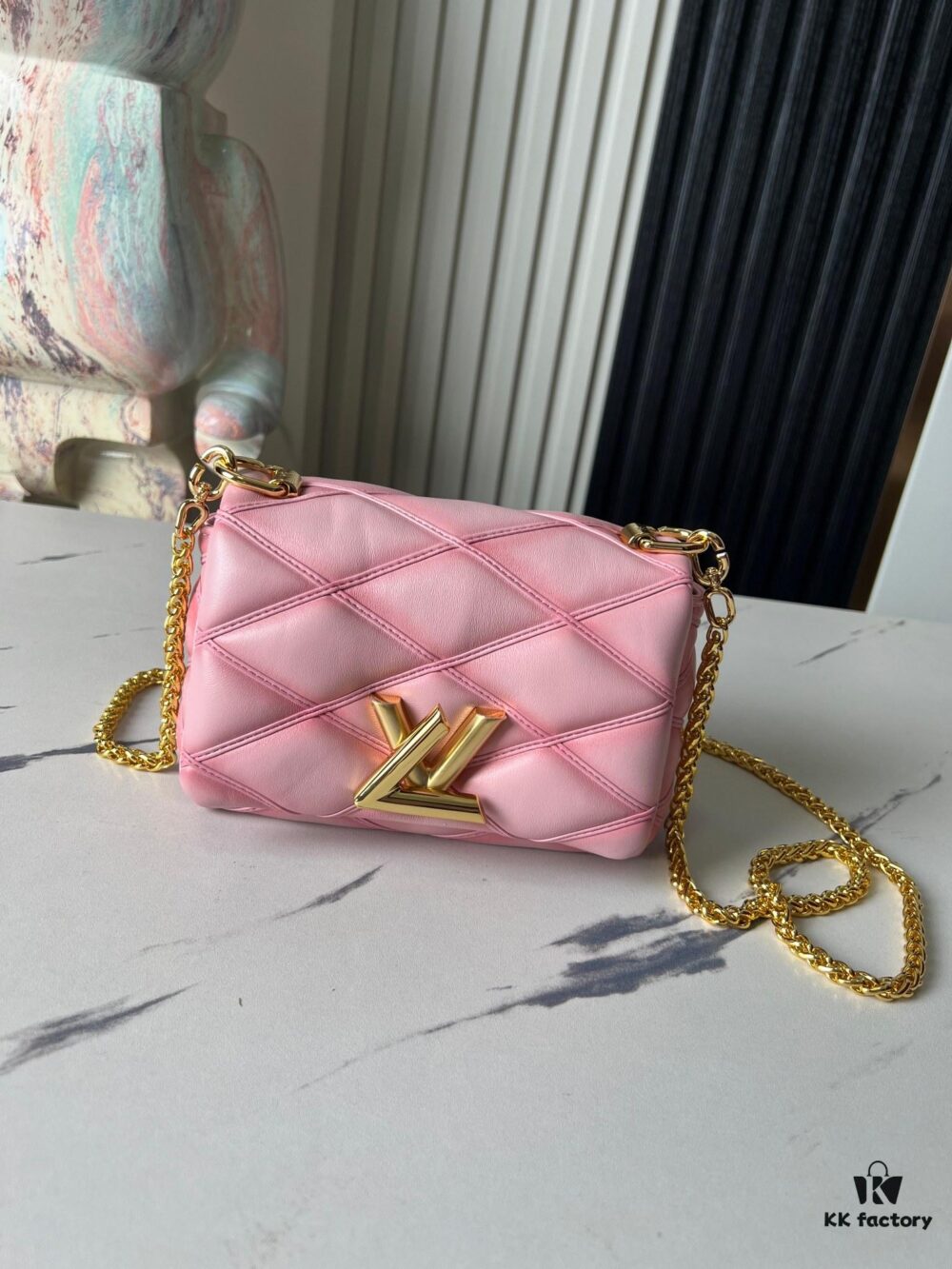 693087346e68136f4d9a86c3 M23625 Pink Full-Leather Chain Bag Series PICO GO-14 Handbag