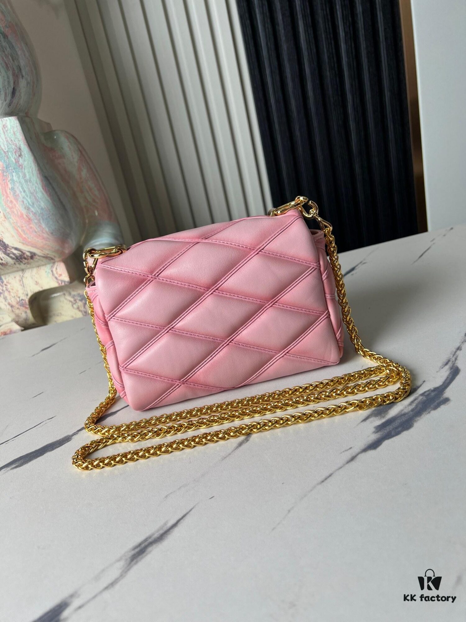 693087366e68136f4d9a86c6 M23625 Pink Full-Leather Chain Bag Series PICO GO-14 Handbag