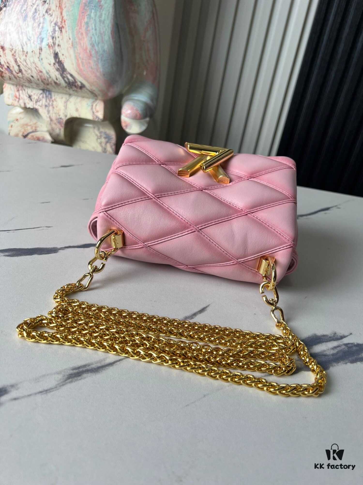693087386e68136f4d9a86ca M23625 Pink Full-Leather Chain Bag Series PICO GO-14 Handbag