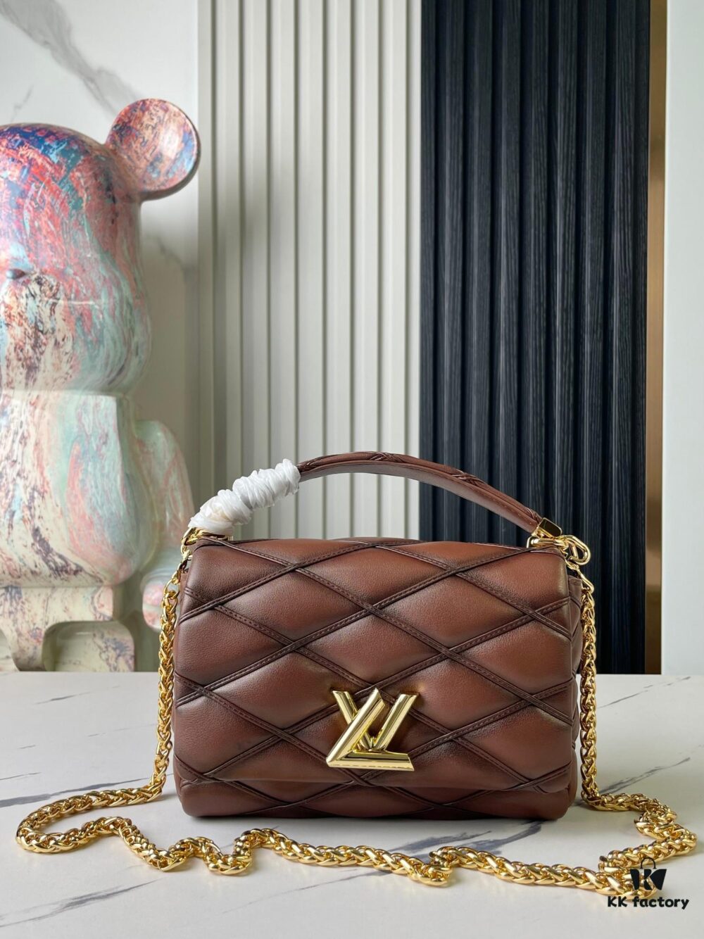 6930875e6e68136f4d9a870c GO-14 Medium Caramel-Colored Bag M22890 from the Full-Grain Quilted Chain Bag Series