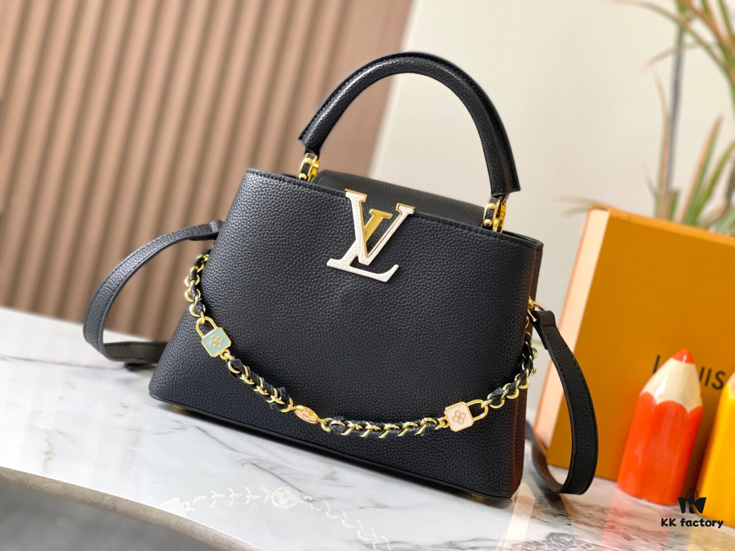 693087986e68136f4d9a876c Upgraded M23951 Black Capucines Medium Handbag