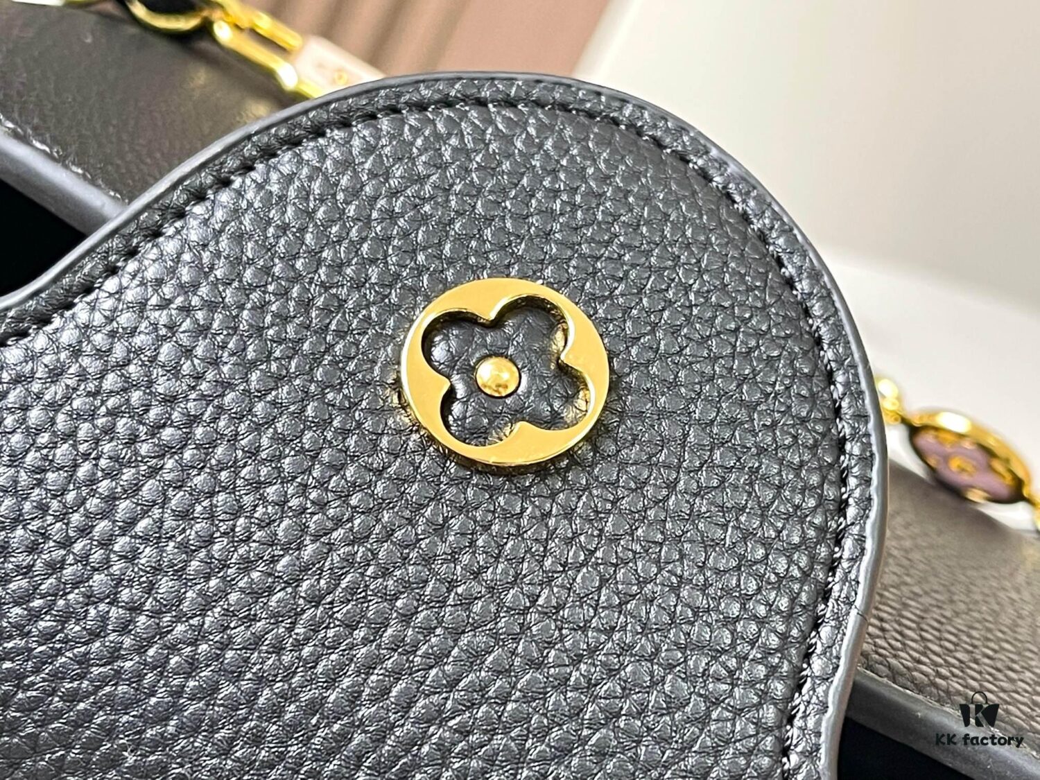 6930879b6e68136f4d9a8774 Upgraded M23951 Black Capucines Medium Handbag