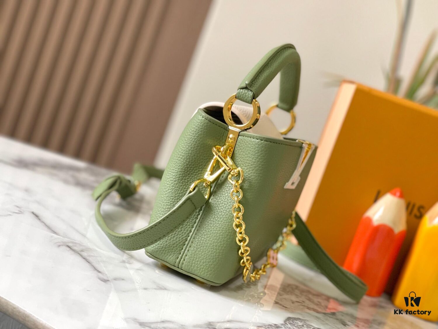 693087c96e68136f4d9a87c7 Upgraded M23950 Green Mini Capucines Handbag with Lovelock Chain