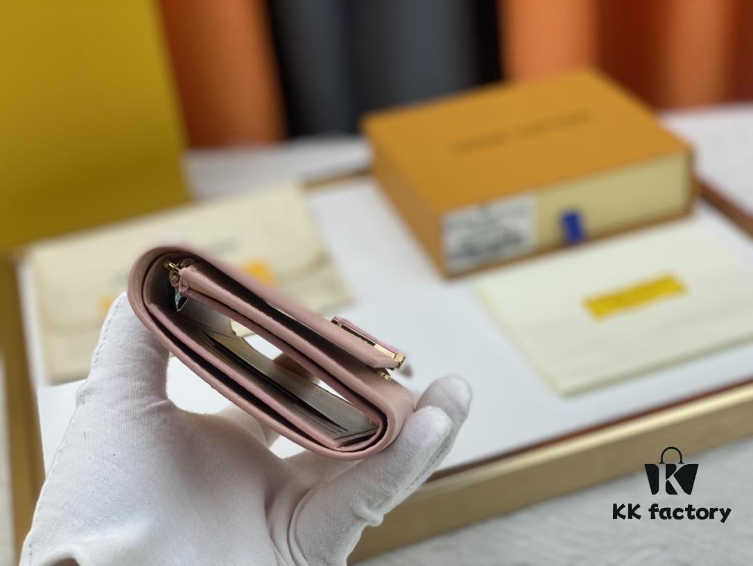 693087fd6e68136f4d9a884e M62157/62158 Soft Leather Wallet Inspired by Iconic Design Lines
