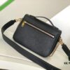 M22952 Brown M22792 Gray M22735 Black Top-Quality Original Surplus Oxford Handbag Made of Soft Grained Leather with Shining Metal Hardware Showcasing Brand Elegance