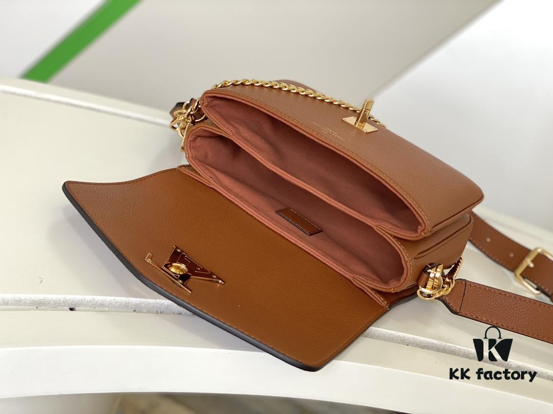 6930880b6e68136f4d9a886c M22952 Brown M22792 Gray M22735 Black Top-Quality Original Order Oxford Handbag Crafted from Soft Grained Leather with Eye-Catching Metal Hardware Showcasing Brand Elegance
