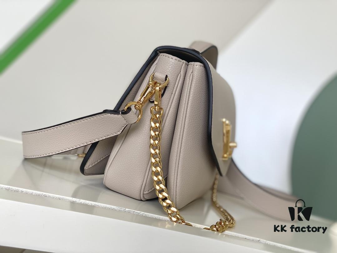 6930880c6e68136f4d9a8870 M22952 Brown M22792 Gray M22735 Black Top-Quality Original Order Oxford Handbag Crafted from Soft Grained Leather with Eye-Catching Metal Hardware Showcasing Brand Elegance. Detachable Chain and Adjustable Leather Strap Offer Multiple Carrying Options, Adding Vibrant Flair to Daily and Day-to-Night Occasions. 22.0 x 16.0 x 9.5 cm (L x H x W)