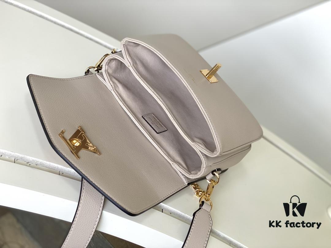 6930880f6e68136f4d9a8876 M22952 Brown M22792 Gray M22735 Black Top-Quality Original Order Oxford Handbag Crafted from Soft Grained Leather with Eye-Catching Metal Hardware Showcasing Brand Elegance. Detachable Chain and Adjustable Leather Strap Offer Multiple Carrying Options, Adding Vibrant Flair to Daily and Day-to-Night Occasions. 22.0 x 16.0 x 9.5 cm (L x H x W)