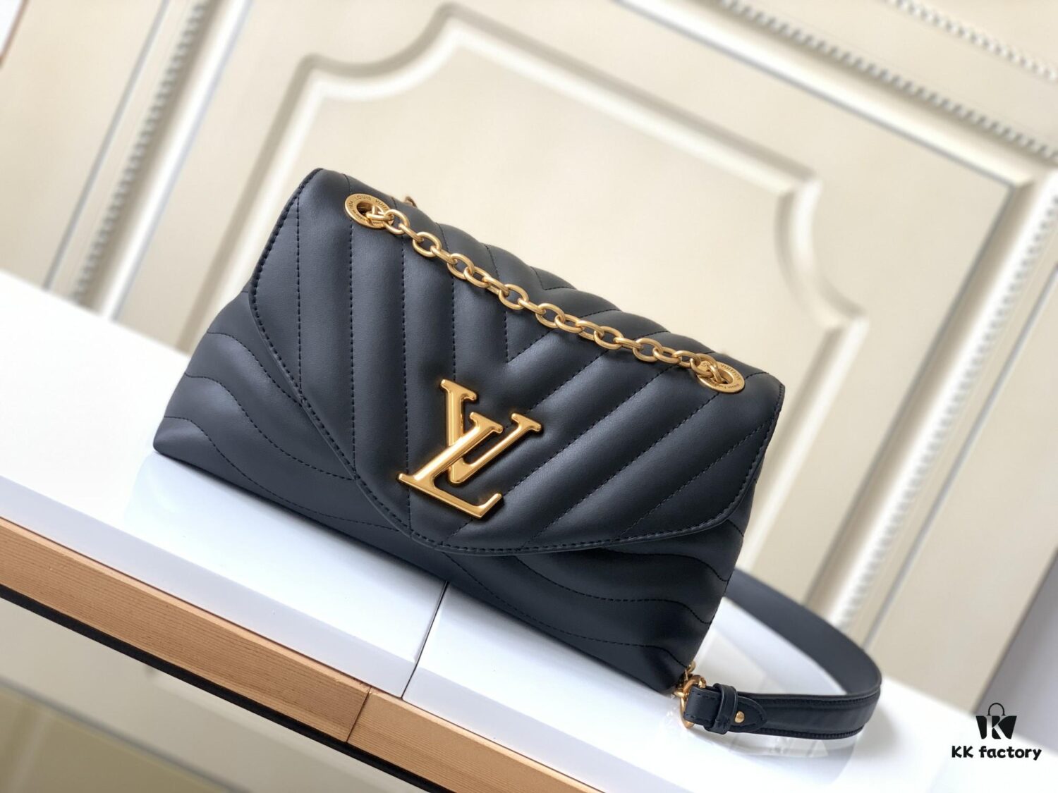 693088116e68136f4d9a887a LV NEW WAVE Chain Bag V-Quilted Handbag 58552 Black 58552 Apricot Yellow 58549 White 58550 Coffee 58664 Green 58553 Rose Red