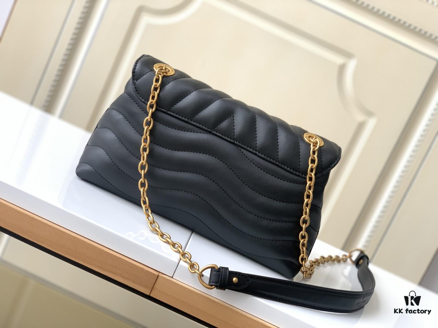 693088126e68136f4d9a887d LV NEW WAVE Chain Bag V-Quilted Handbag 58552 Black 58552 Apricot Yellow 58549 White 58550 Coffee 58664 Green 58553 Rose Red