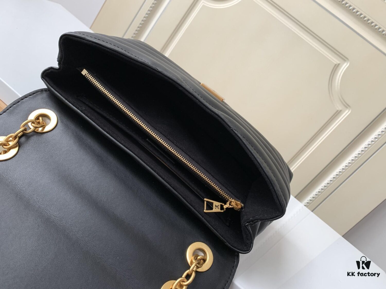693088156e68136f4d9a8880 LV NEW WAVE Chain Bag V-Quilted Handbag 58552 Black 58552 Apricot Yellow 58549 White 58550 Coffee 58664 Green 58553 Rose Red