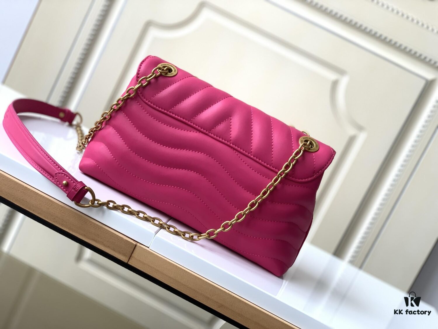 6930881b6e68136f4d9a888b Haiyuan Original M58553 Rose Red LV New Wave Chain Bag with V-Shaped Quilting