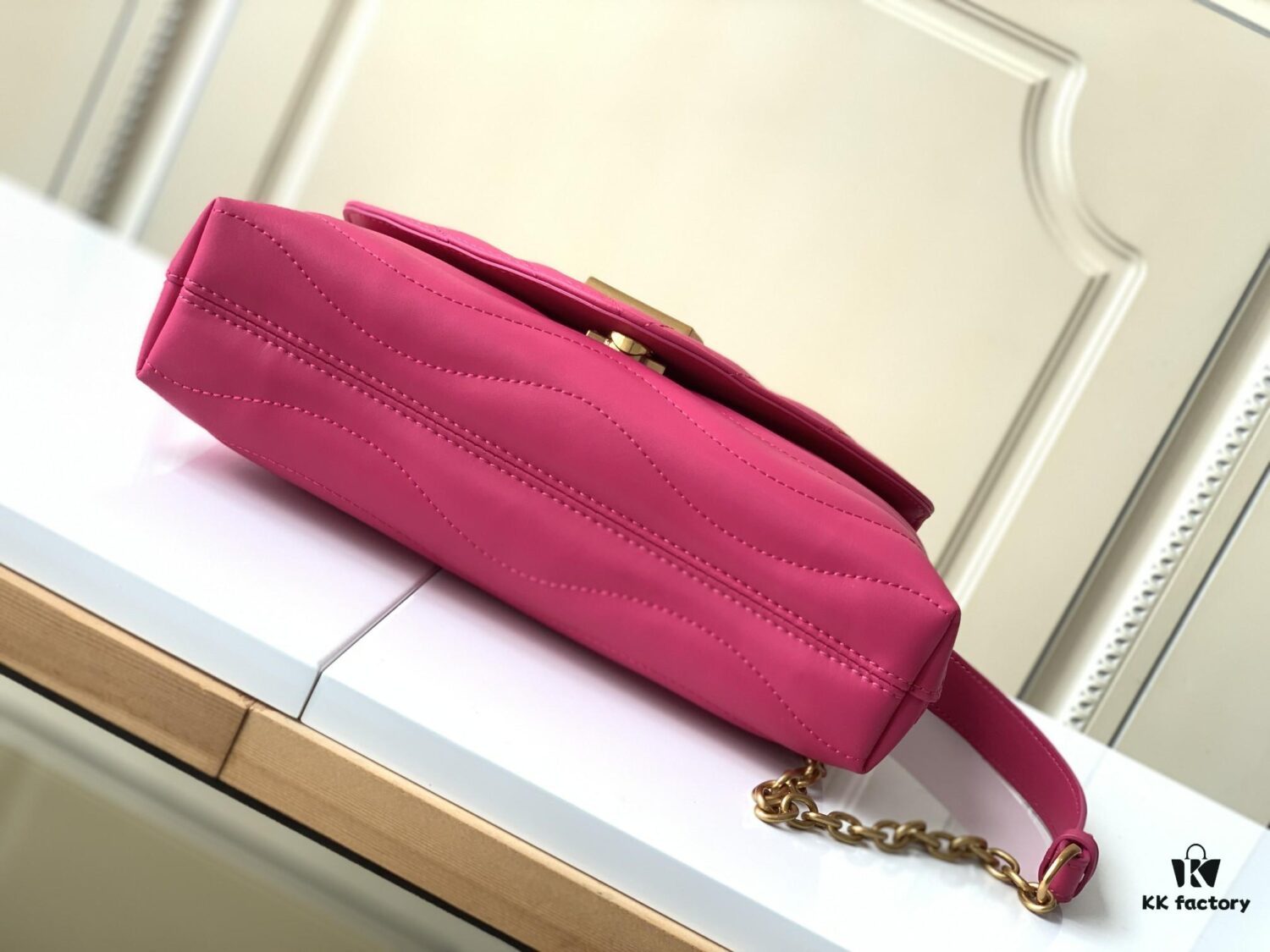 6930881b6e68136f4d9a888c Haiyuan Original M58553 Rose Red LV New Wave Chain Bag with V-Shaped Quilting