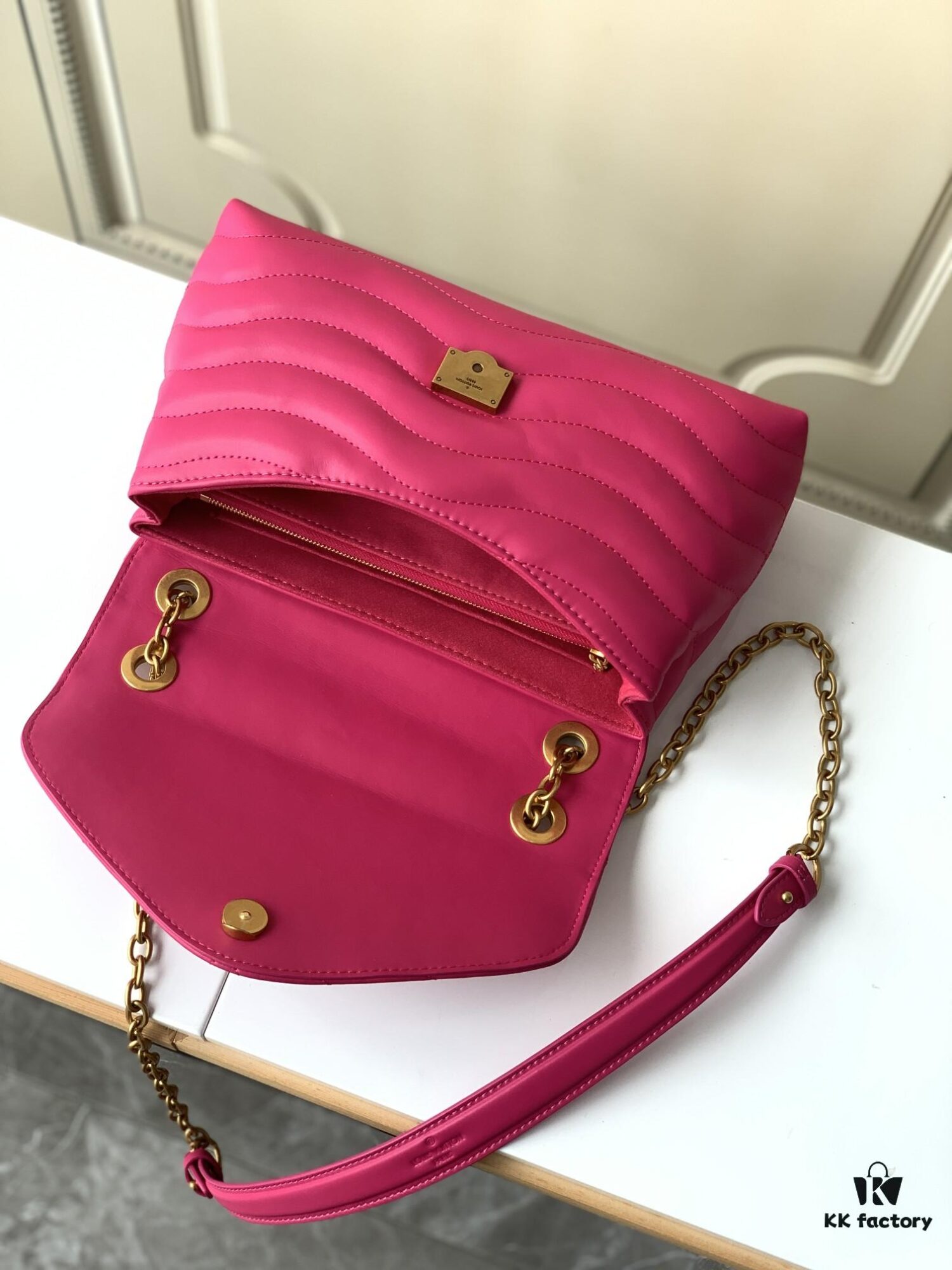 6930881d6e68136f4d9a888e Haiyuan Original M58553 Rose Red LV New Wave Chain Bag with V-Shaped Quilting