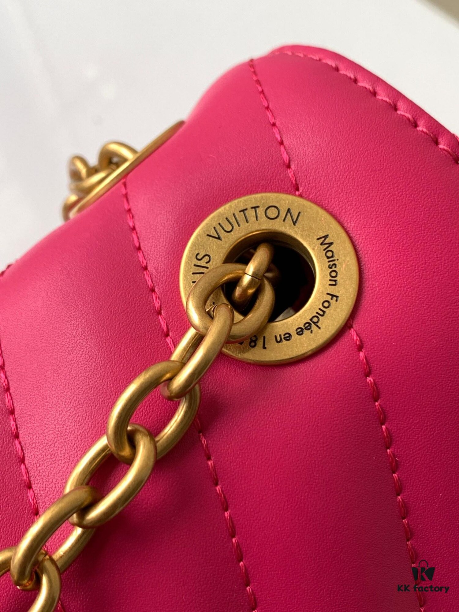 6930881d6e68136f4d9a888f Haiyuan Original M58553 Rose Red LV New Wave Chain Bag with V-Shaped Quilting