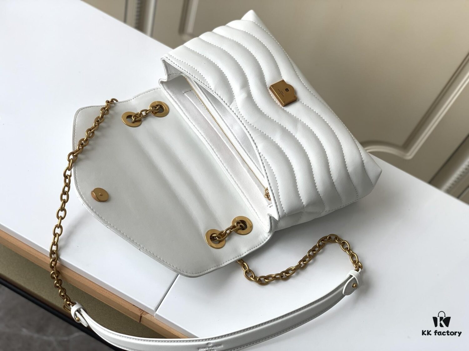 693088236e68136f4d9a8898 LV NEW WAVE Chain Bag with V-Shape Quilting, Fold-Over Closure and Multiple Compartments