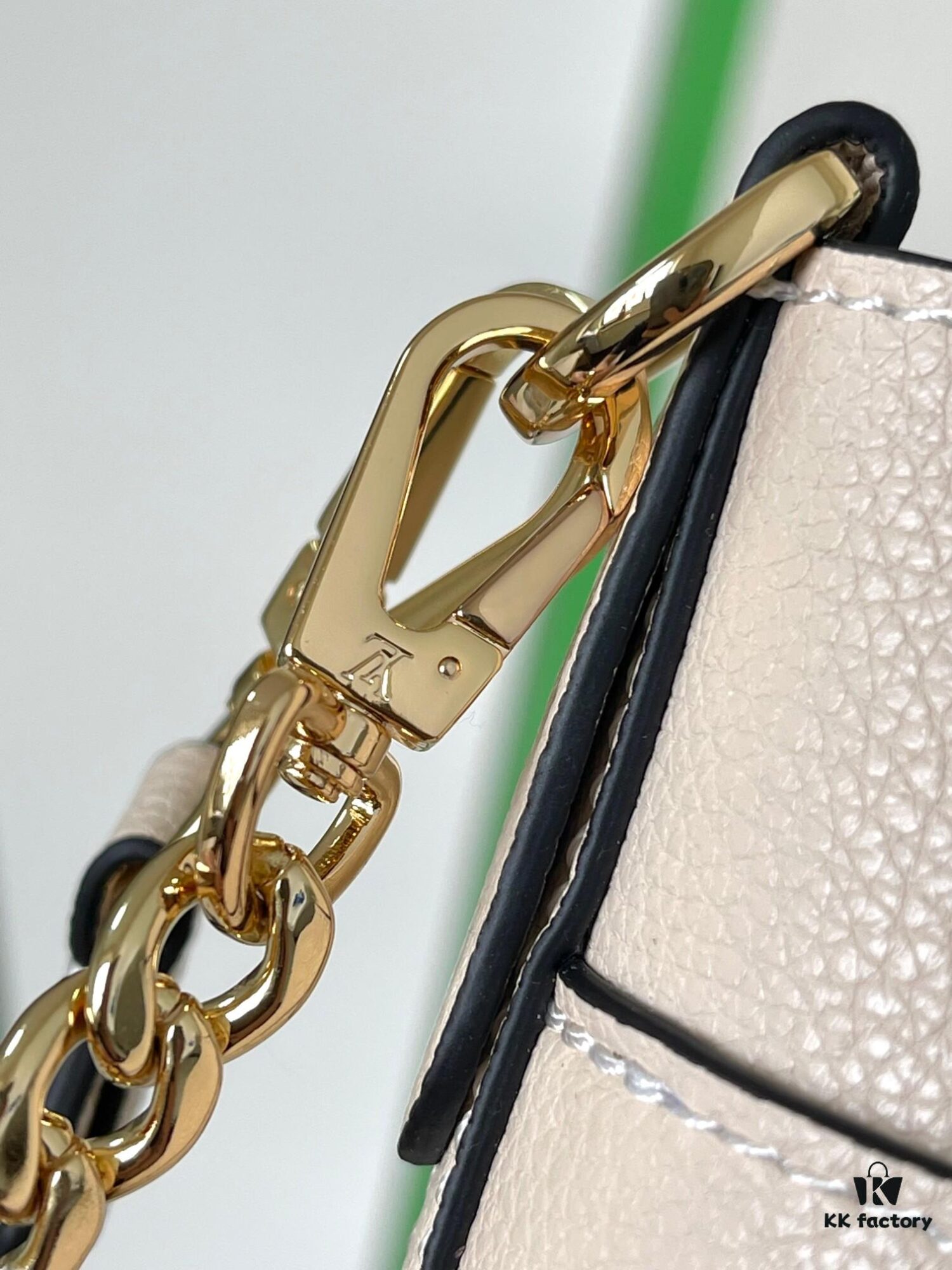 6930882b6e68136f4d9a88a9 Haivan Official Solo Real Shot Full Leather Bucket Bag Chain Bag Series Lock and Walk Handbag M24006 Black M24638 White M24165 Brown